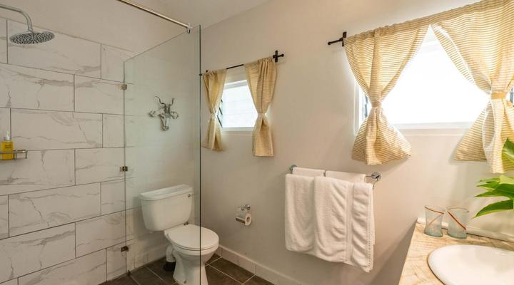 Mount Meru Game Lodge & Sanctuary