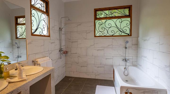 Mount Meru Game Lodge & Sanctuary