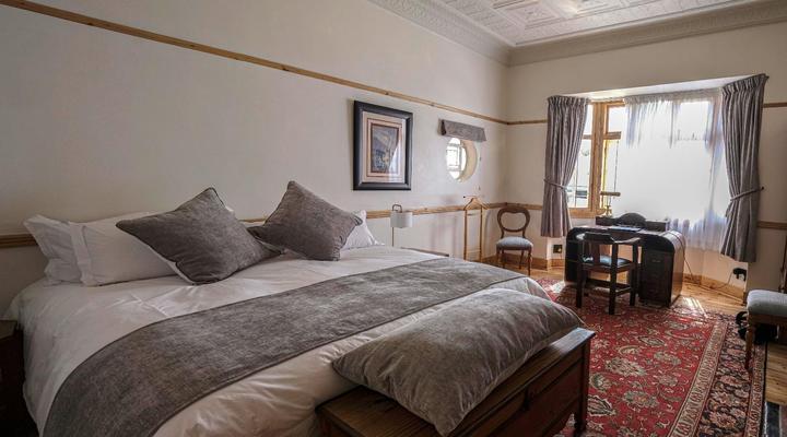 Fish Bird Art Deco Villa