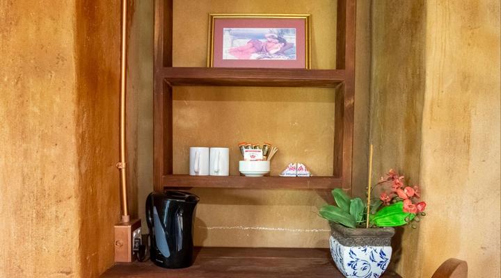 Equeen Inn at Castle Da Angelo