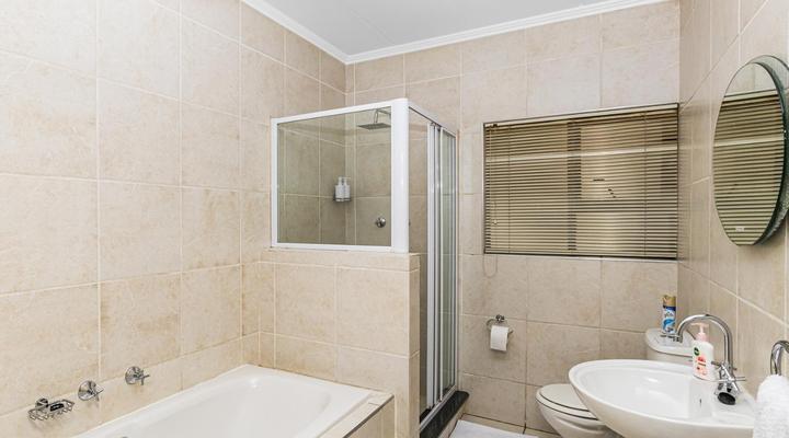 Sunninghill Spacious Executive Condo