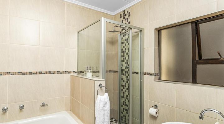 Sunninghill Spacious Executive Condo