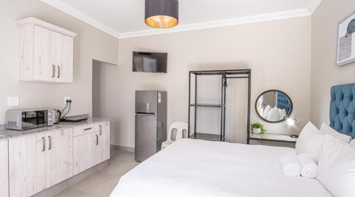 32 on Beardall Street