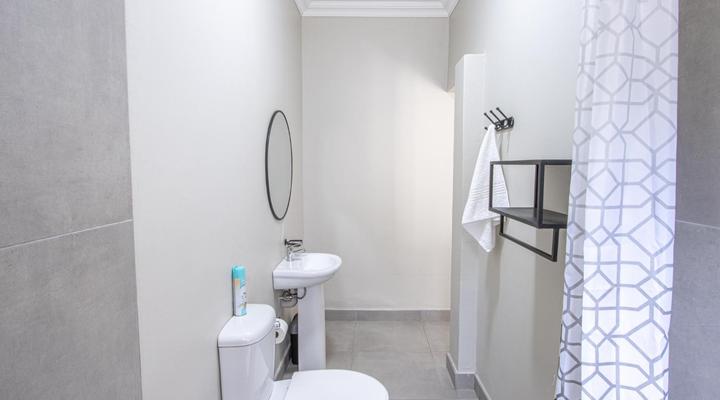 32 on Beardall Street