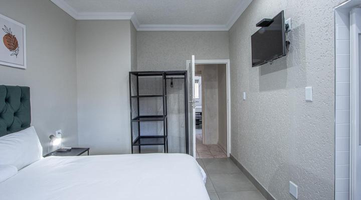 32 on Beardall Street