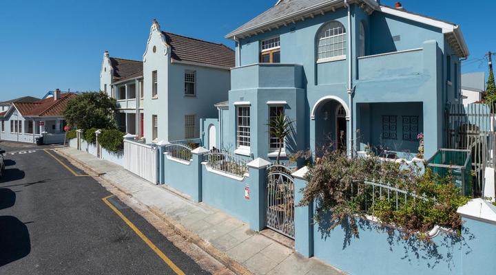 The Black Pearl, Surfers Corner, Muizenberg