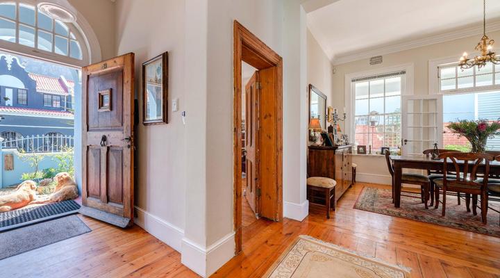 The Black Pearl, Surfers Corner, Muizenberg