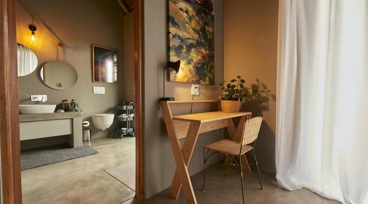 The Lazy Leopard Lodge