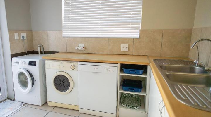 25 On Main Struisbaai