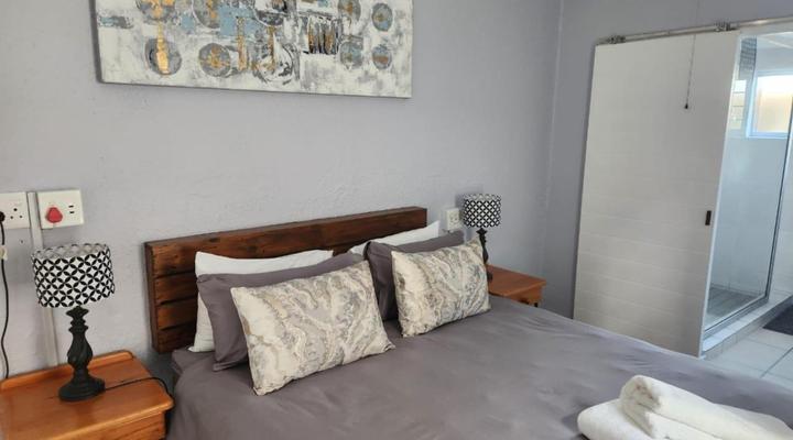 25 On Main Struisbaai