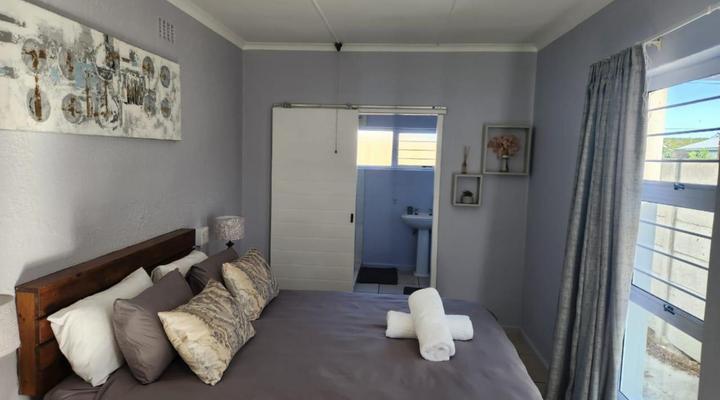 25 On Main Struisbaai