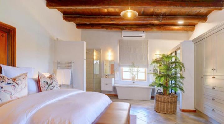 Almond Valley Manor & Cottages