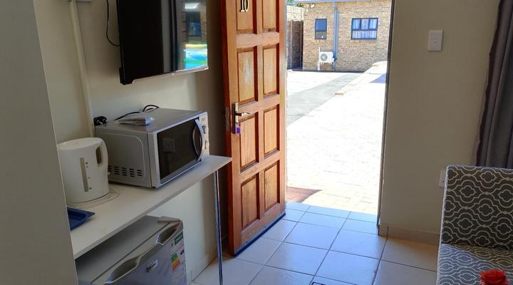 Emperor Lodge and Tours