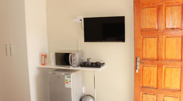 Emperor Lodge and Tours