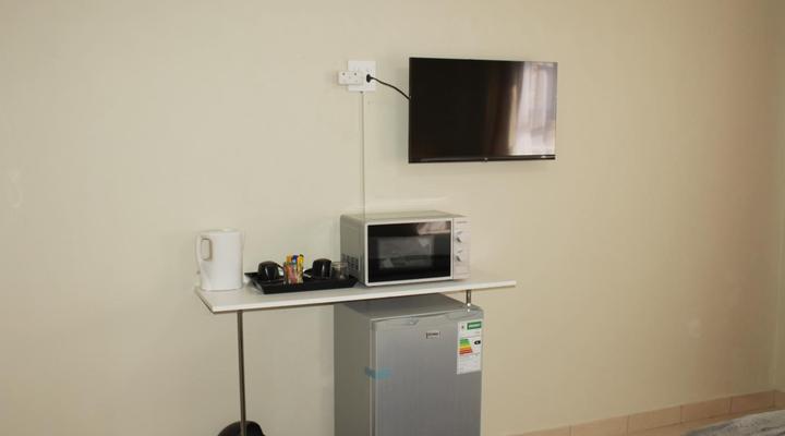 Emperor Lodge and Tours