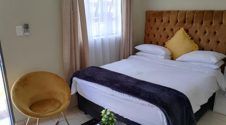 Emperor Lodge and Tours