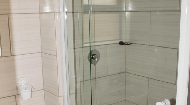 Emperor Lodge and Tours