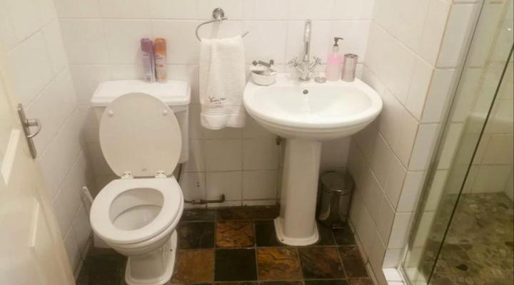 Tom's Place Guesthouse