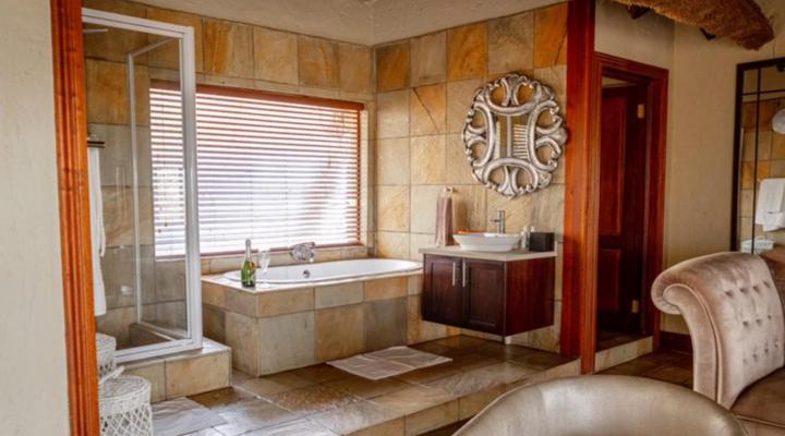 Mmakuba Private Game Lodge