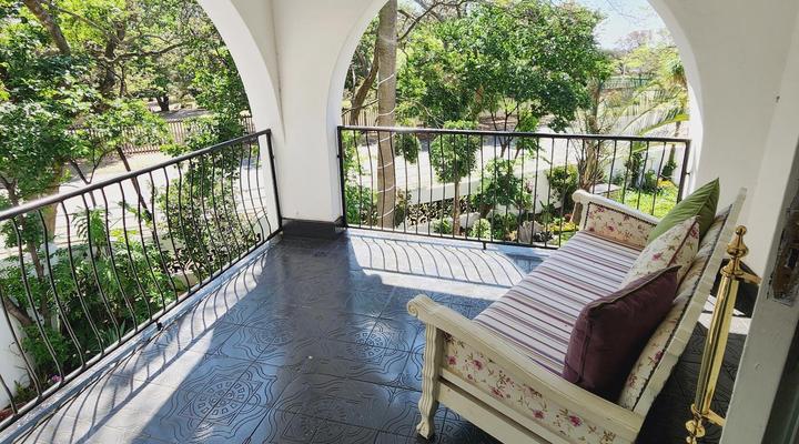 C'est La Vie Boutique Hotel