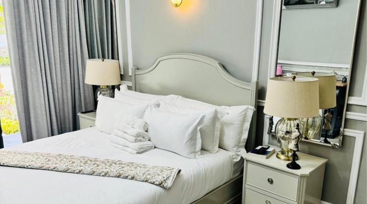 C'est La Vie Boutique Hotel