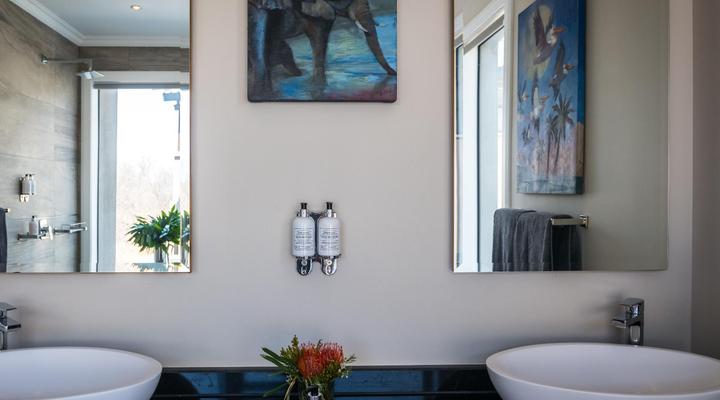 Safari Moon Luxury Bush Lodge