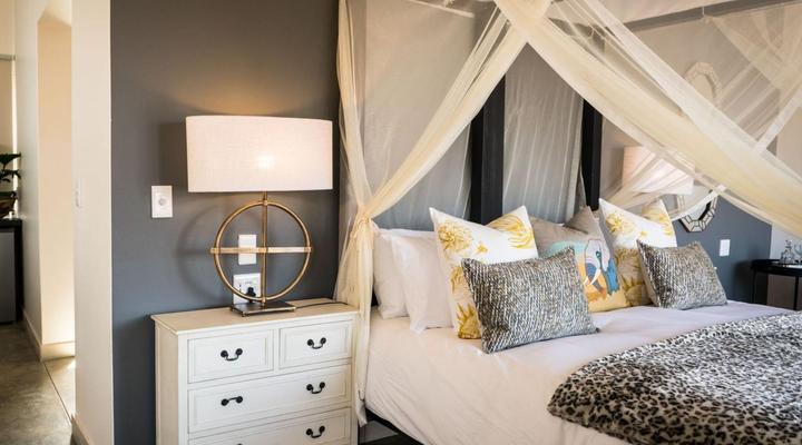 Safari Moon Luxury Bush Lodge