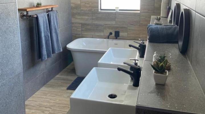 Highland Gate by Cloete's Nest