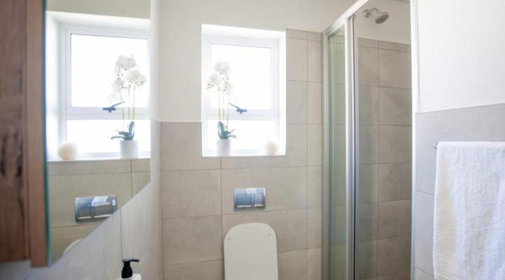 1 on York - Townhouse 54