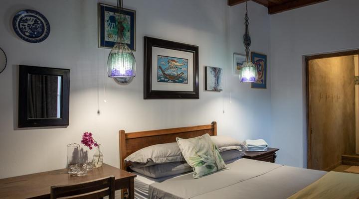 Ebonymoon Guest House & Studio