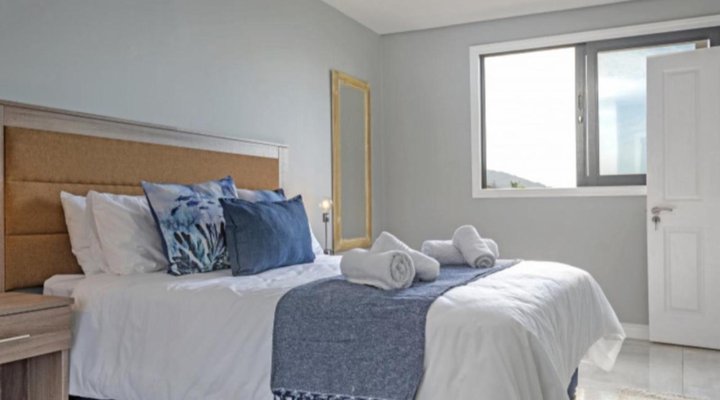 Sea De La Vie 25 by HostAgents