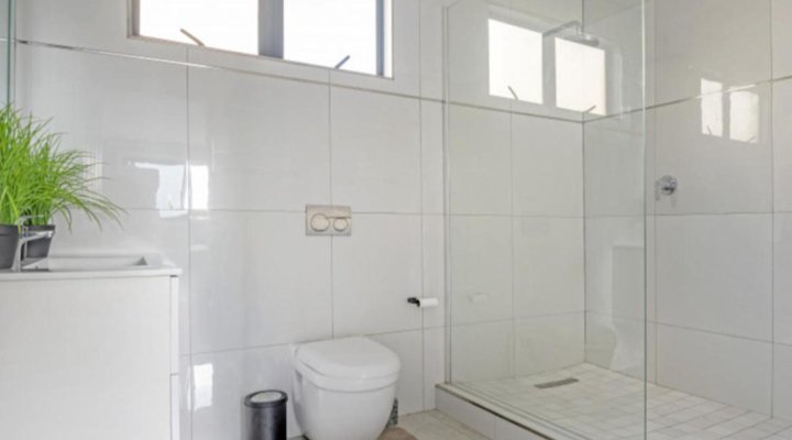 Sea De La Vie 25 by HostAgents