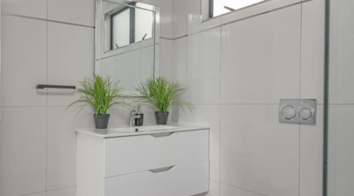 Sea De La Vie 25 by HostAgents