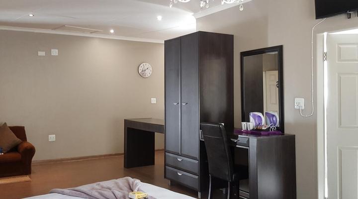 Luxury Heights Guesthouse(pool under renovation)