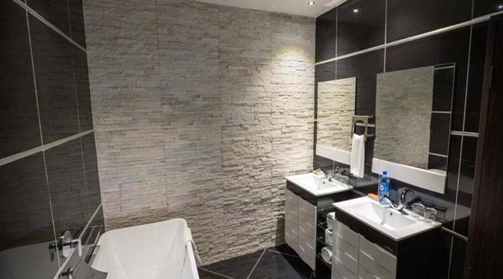 Tripod By Pedestal Hotel