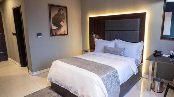 Tripod By Pedestal Hotel