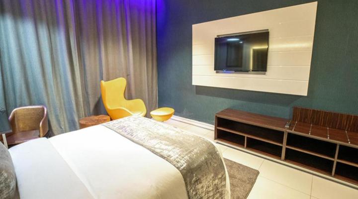 Tripod By Pedestal Hotel