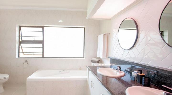 Kyle's Kin Ocean Retreat