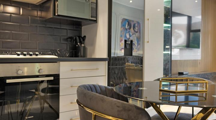 KMG Luxury Apartments @ The Apex on Smuts