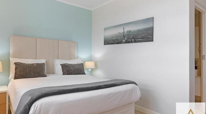 KMG Luxury Apartments @ The Apex on Smuts