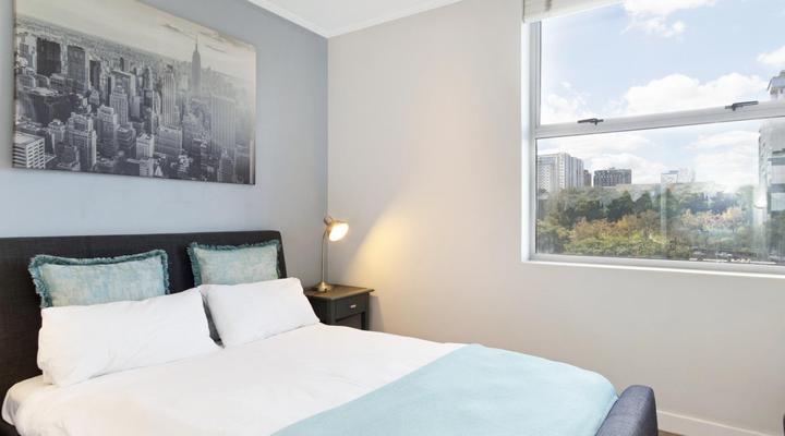 KMG Luxury Apartments @ The Apex on Smuts