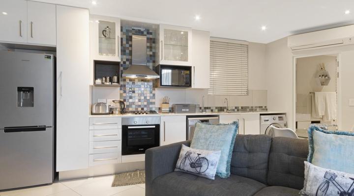 KMG Luxury Apartments @ The Apex on Smuts