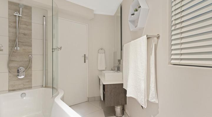 KMG Luxury Apartments @ The Apex on Smuts