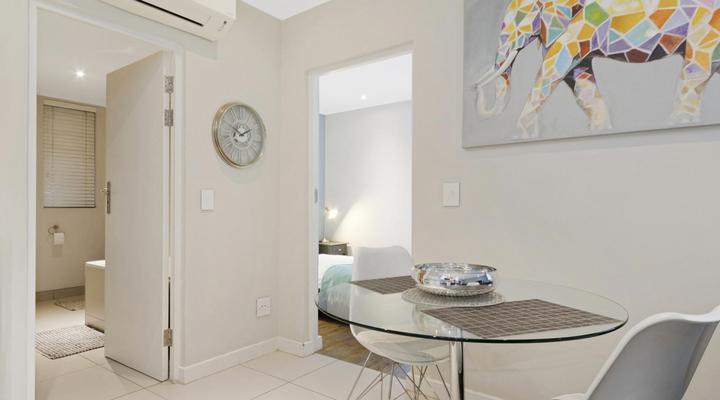 KMG Luxury Apartments @ The Apex on Smuts