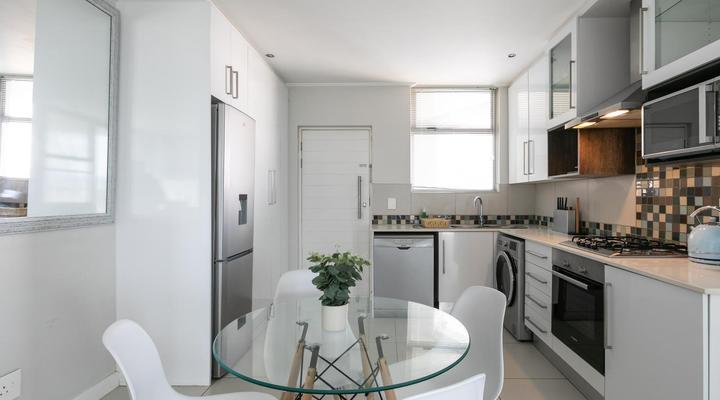 KMG Luxury Apartments @ The Apex on Smuts