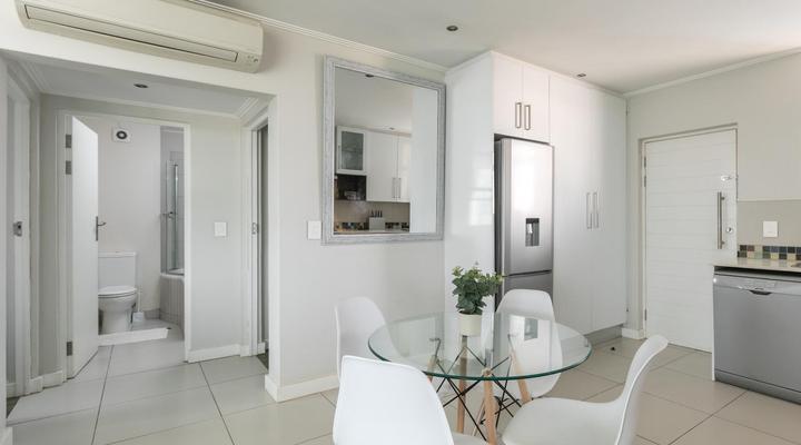 KMG Luxury Apartments @ The Apex on Smuts