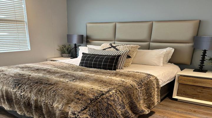 KMG Luxury Apartments @ The Apex on Smuts