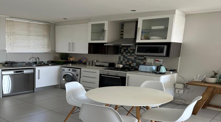 KMG Luxury Apartments @ The Apex on Smuts