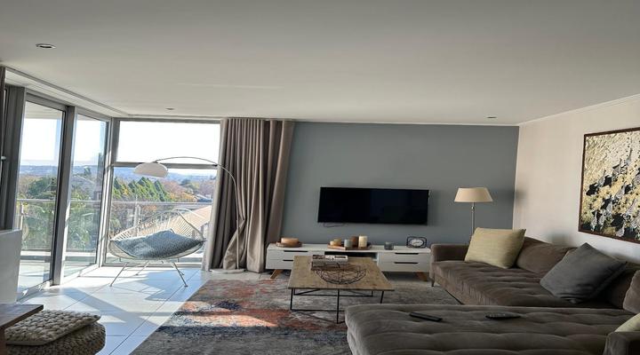 KMG Luxury Apartments @ The Apex on Smuts