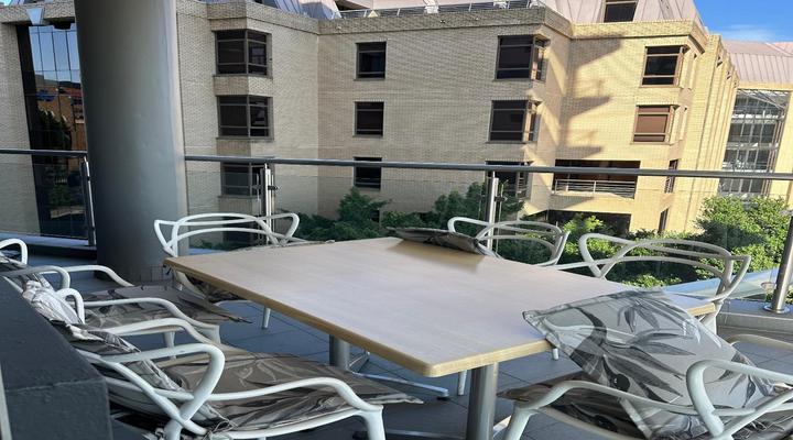 KMG Luxury Apartments @ The Apex on Smuts